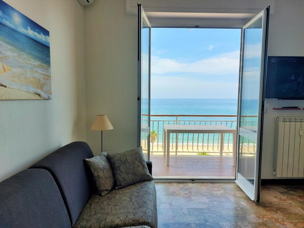 Maremare, Really On The Beach, With Private Parking Savona Luaran gambar