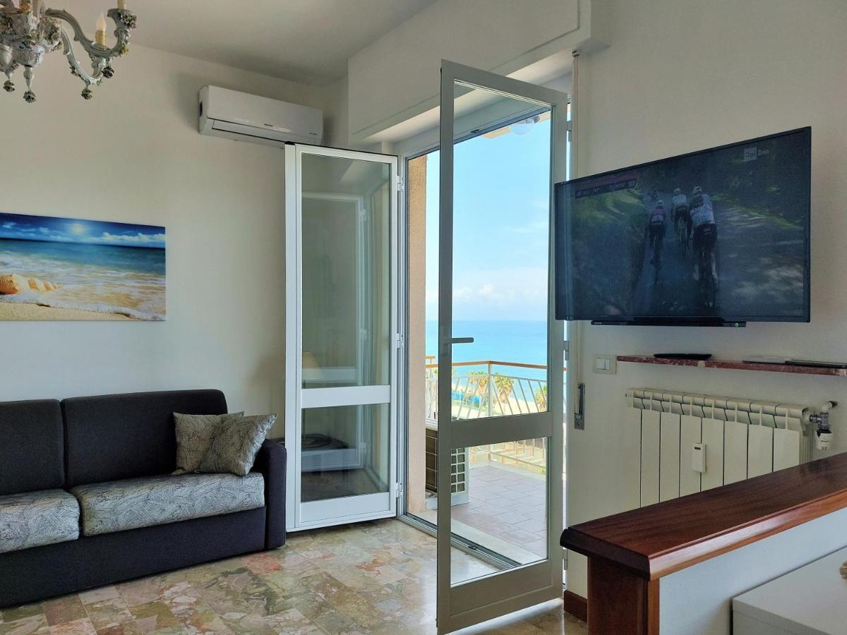 Maremare, Really On The Beach, With Private Parking Savona Luaran gambar