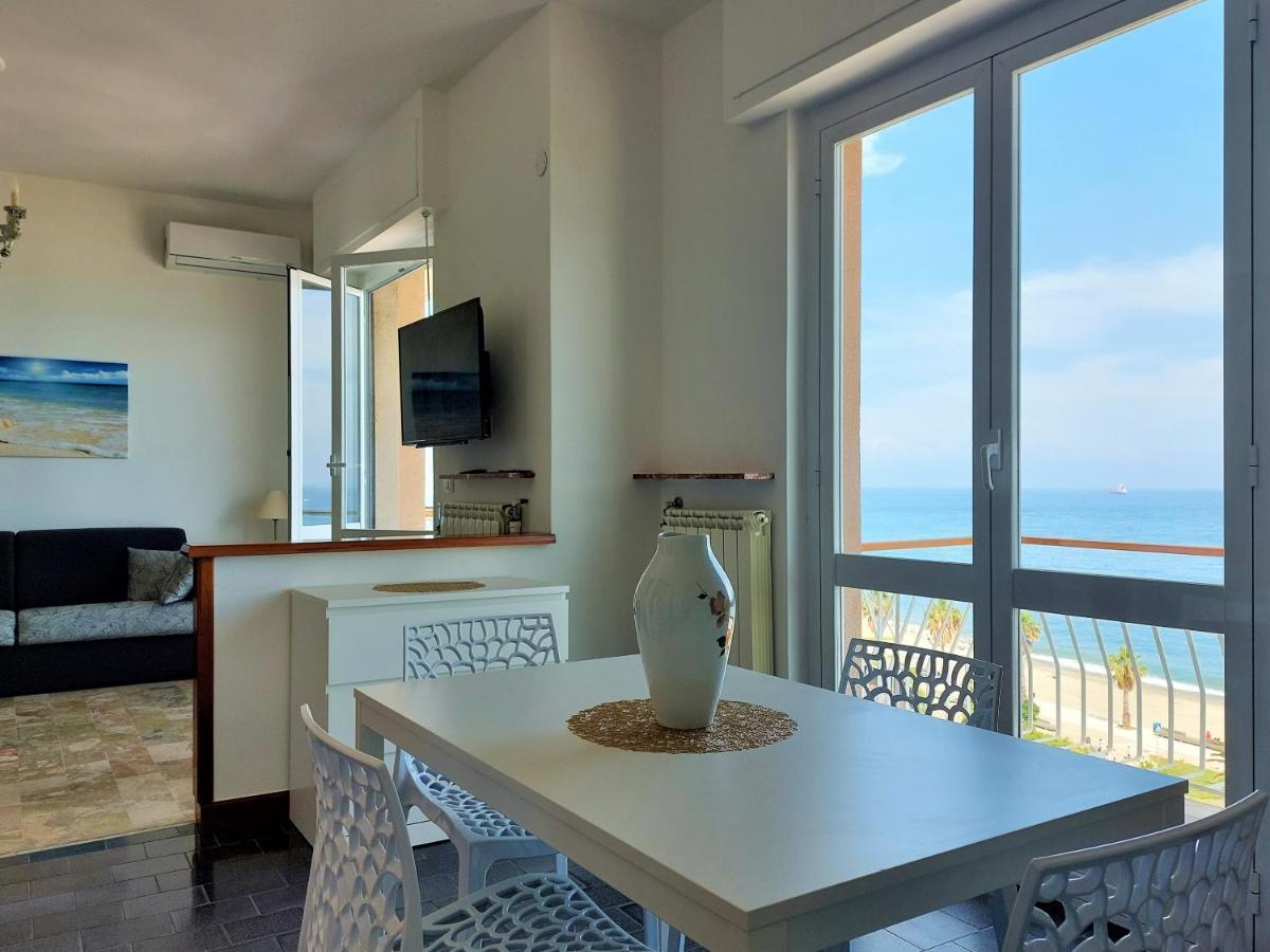 Maremare, Really On The Beach, With Private Parking Savona Luaran gambar