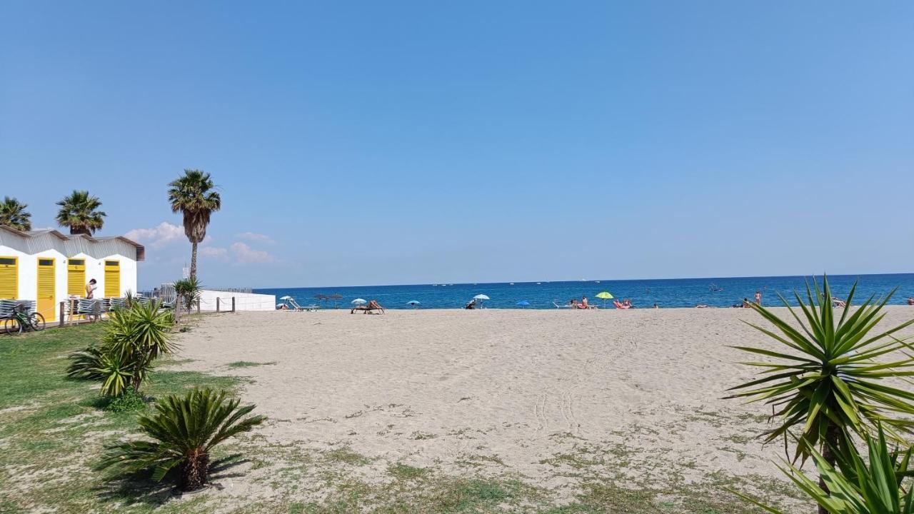 Maremare, Really On The Beach, With Private Parking Savona Luaran gambar
